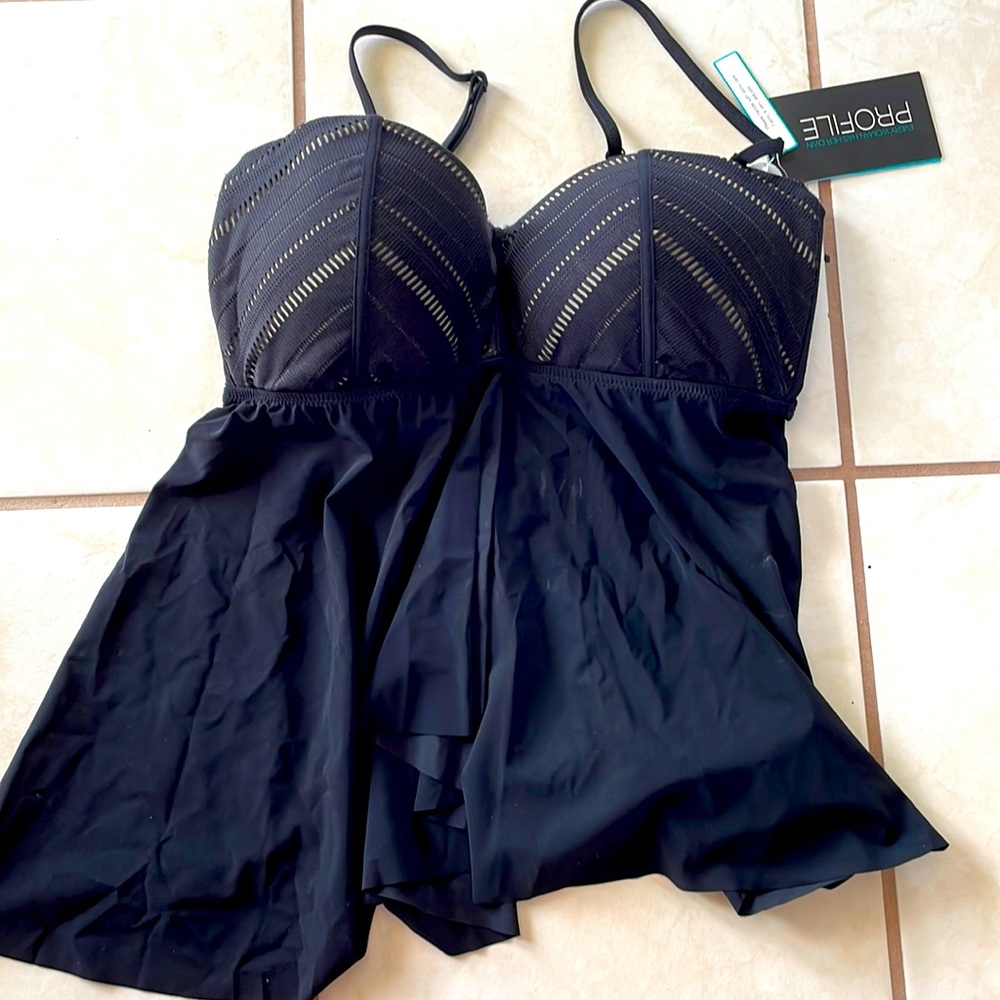 Bikini top with adjust straps with tags